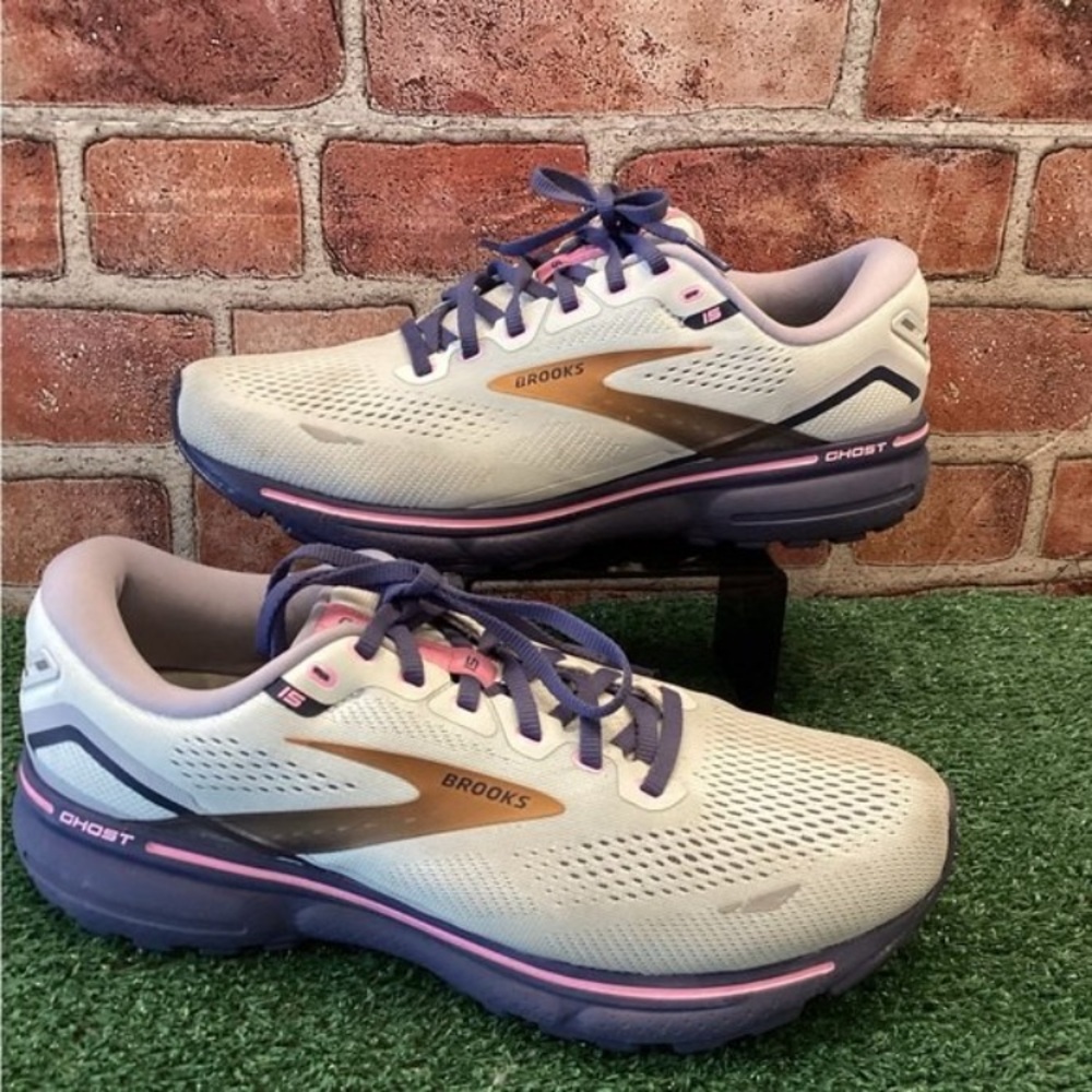 Brooks Ghost 15 Women's Running Shoes - Womens size 11 WIDE